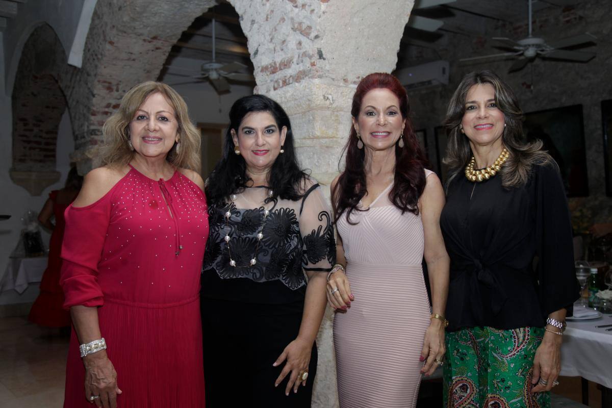 Vicky Montenegro, Jaquelin Muñoz, Soraya Benedetti y Bertina Muñoz.