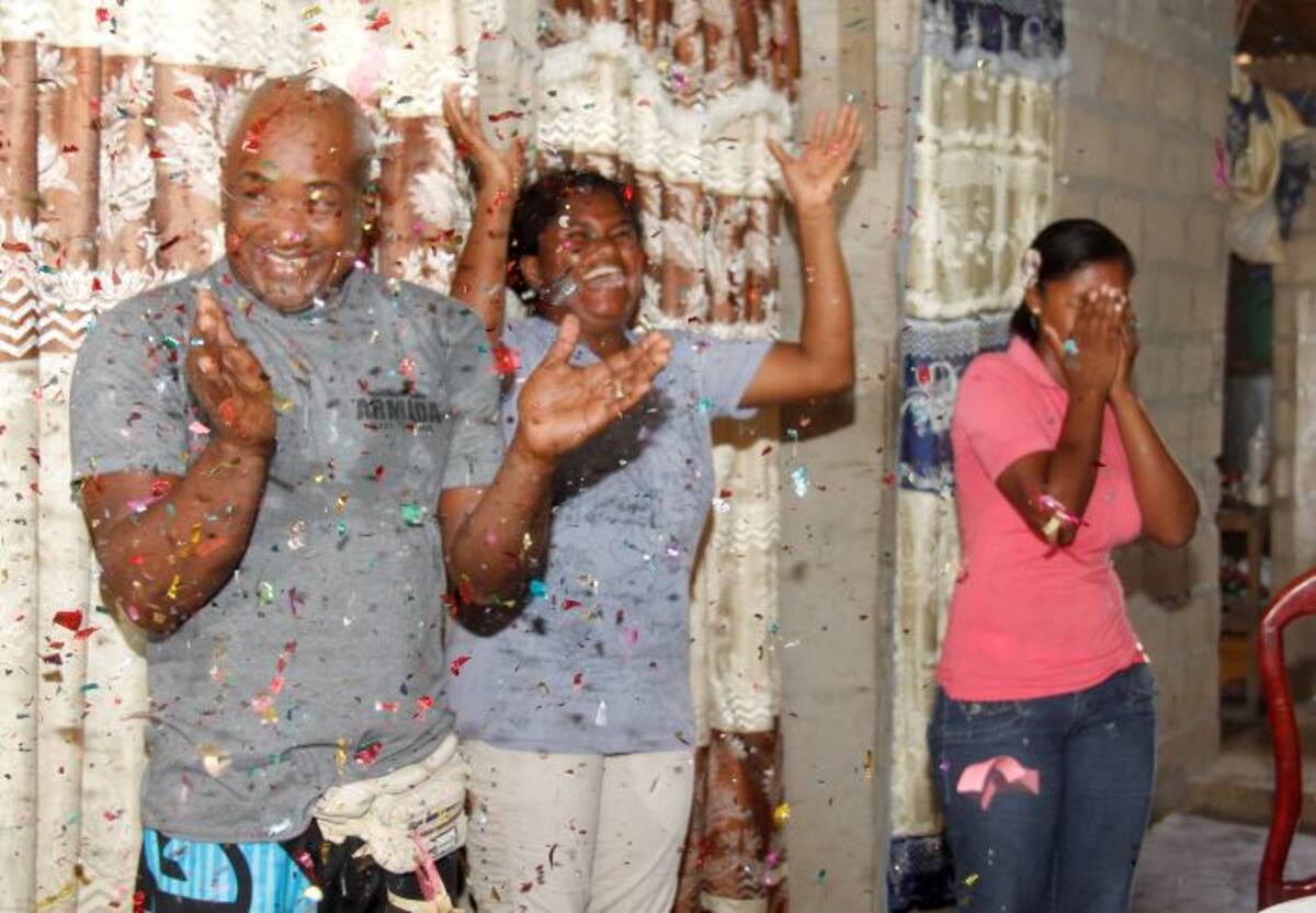 Los nuevos becados celebraron y lloraron conmovidos al conocer la noticia. Kailline Giraldo.