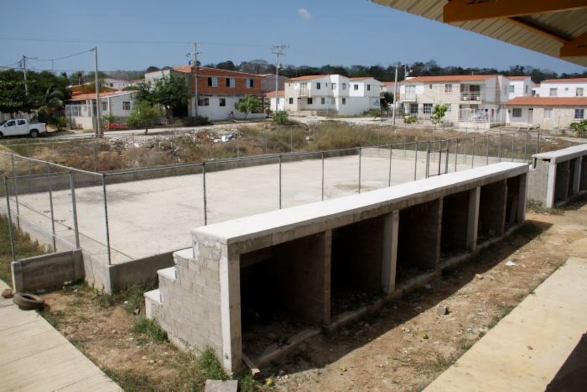 Los habitantes del barrio Bonanza manifestaron su inconformismo ante los retrasos de las obras. Le piden a la nueva administración que aplique los correctivos e inicie el proceso para su culminación. //Foto Lorena Henriquez.