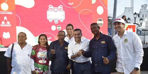 Distrito entrega más de 50 motocarros en sustitución de carromulas