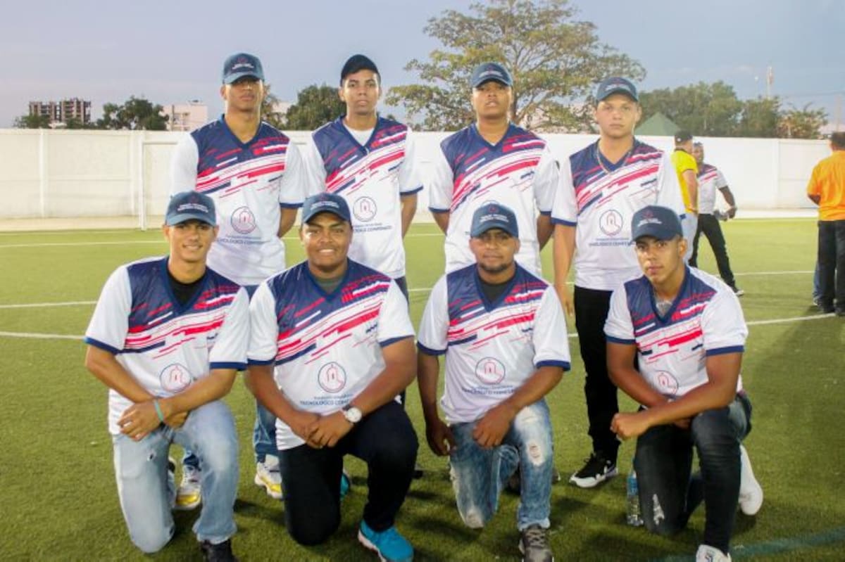 Equipo de sóftbol del Tecnológico de Comfenalco. Nayib Gaviria