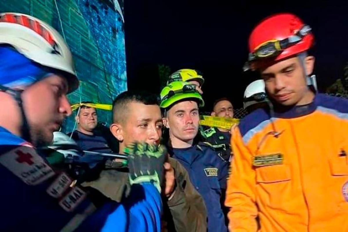 Rescatan a una de las cinco personas atrapadas en una góndola en Caldas