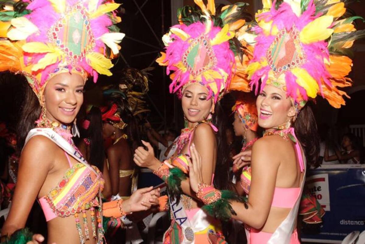 Las aspirantes al título de Reina de la Independencia 2018 desfilaron una a una y mostraron su belleza y atributos a los presentes. Nayib Gaviria