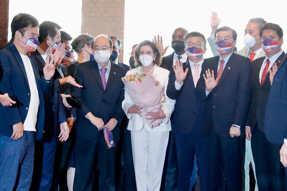 Pelosi abandona Taiwán tras una visita que cruzó la “línea roja” de Pekín