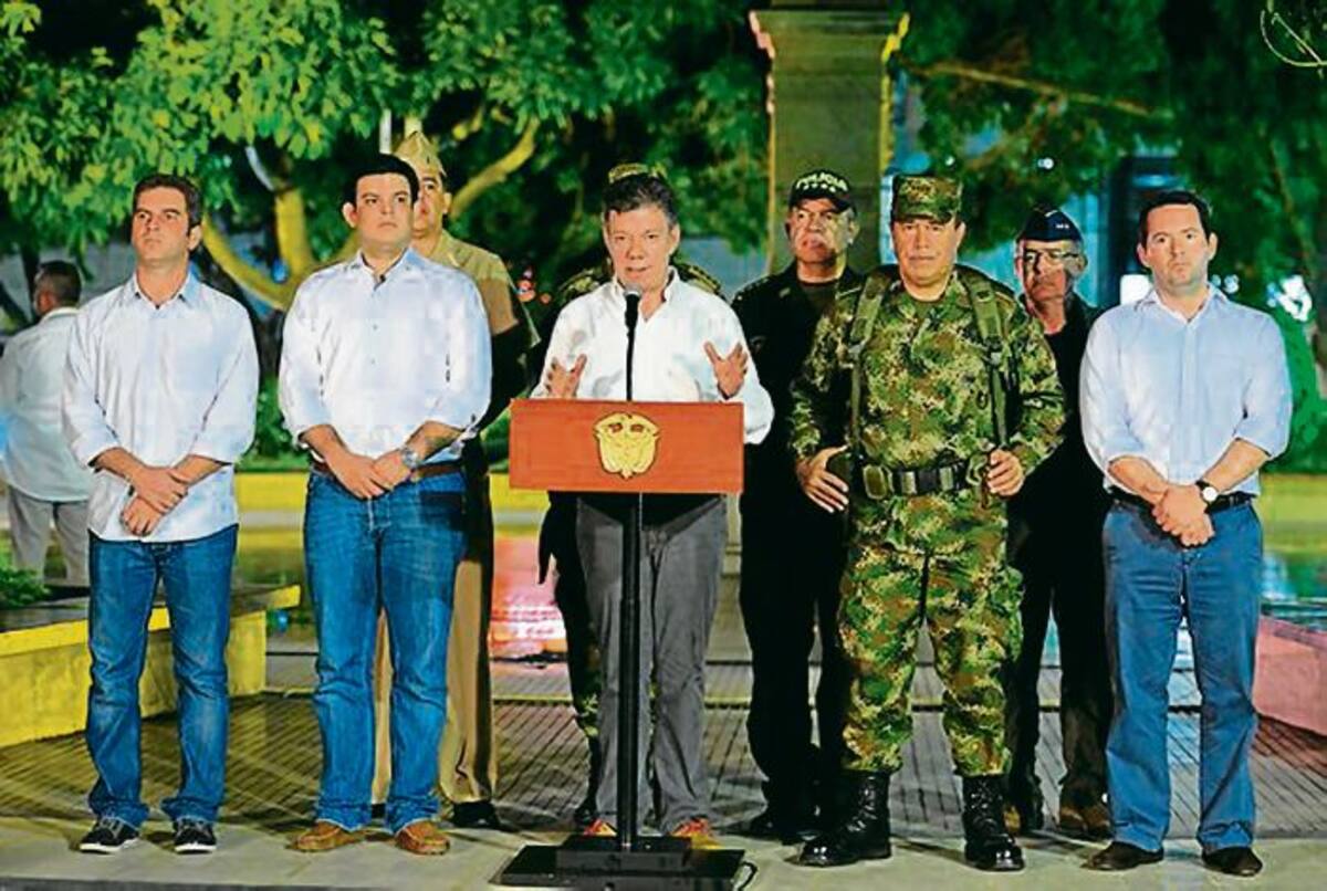 El presidente Juan Manuel Santos junto a autoridades civiles, policiales y militares luego del consejo de seguridad en Montería. CORTESÍA.