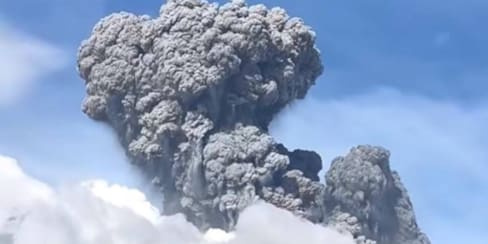 Evacuación masiva en Filipinas tras erupción del volcán Kanlaon