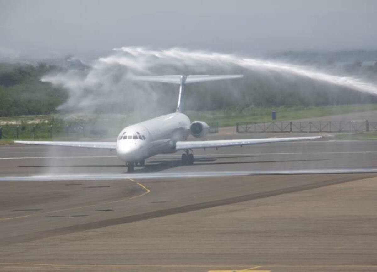 Bienvenida al vuelo chárter procedente de Puerto Rico. ZENIA VALDELAMAR - EL UNIVERSAL -