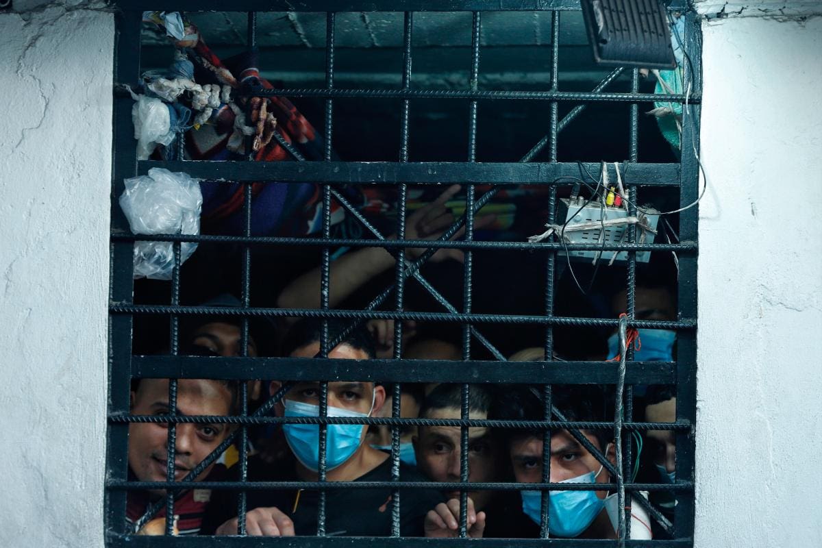 Estaciones de policía tienen cupo para 9.6 mil retenidos: hay 21 mil