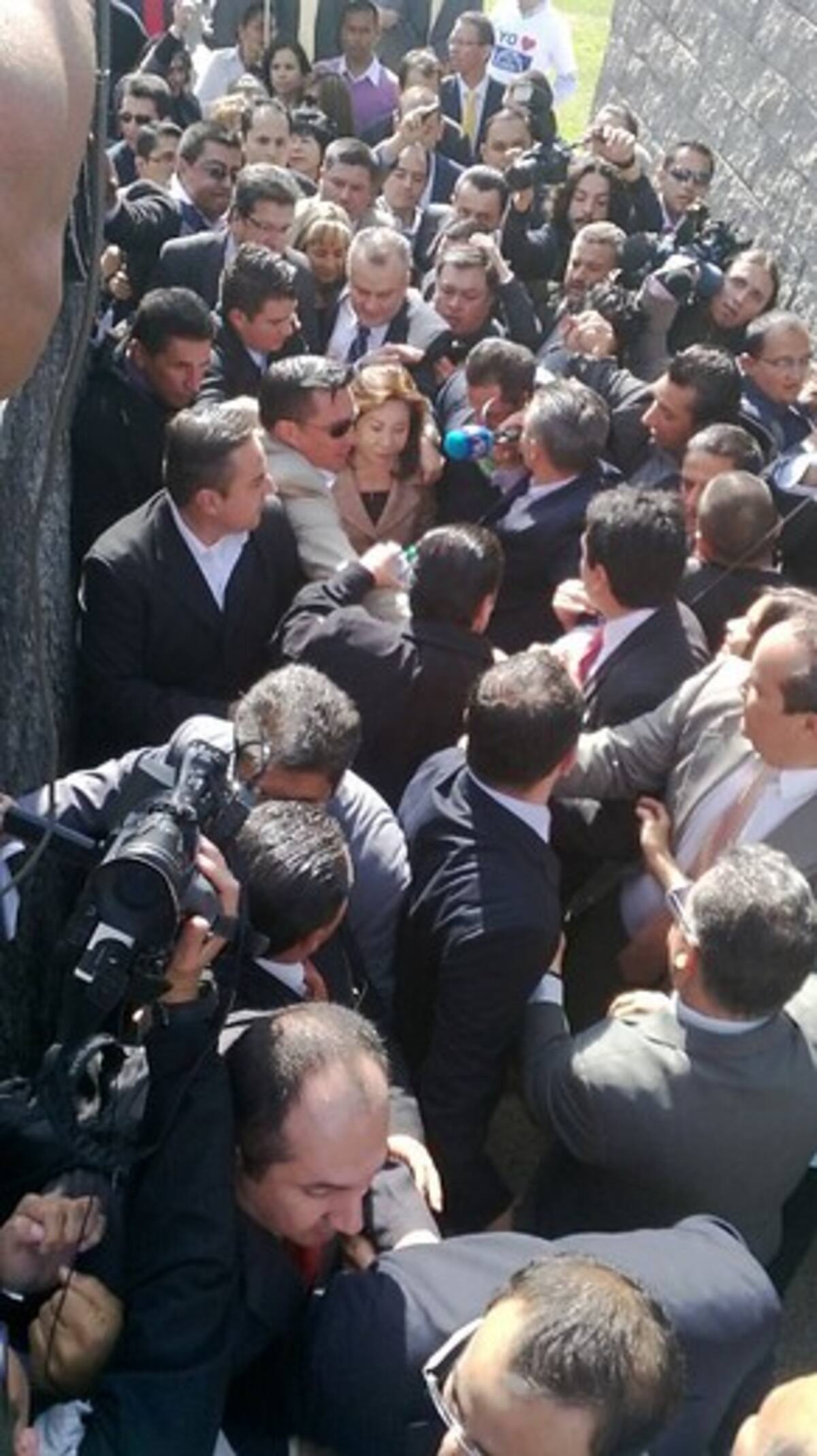 La pastora de la iglesia Cristiana de Dios Ministerial de Jesucristo Internacional, María Luisa Piraquive, rinde interrogatorio ante un fiscal de la Unidad de Lavado de Activos por su presunta participación en los delitos de lavado de activos e enriquecimiento ilícito. Colprensa