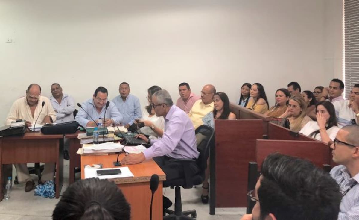 Los políticos cobijados con la medida no podrán salir del país y deberán presentarse cuando se les requiera. El Universal