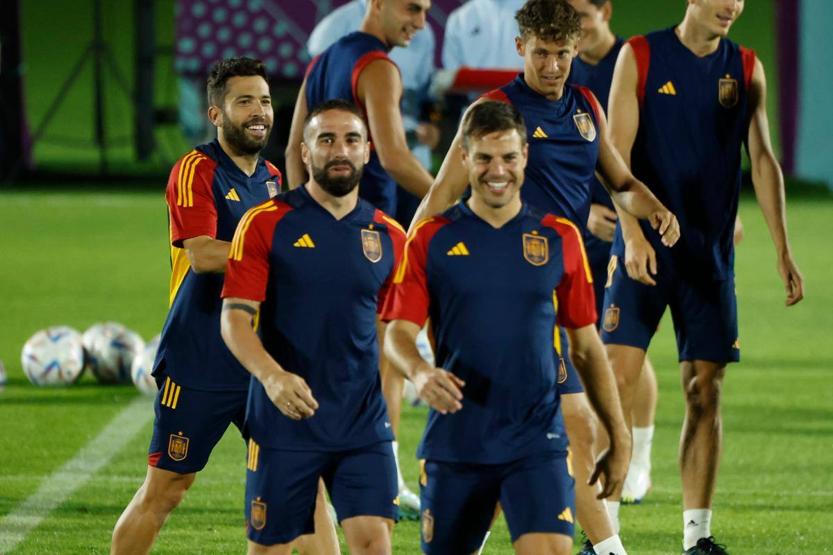Jugadores del seleccionado español en calentamientos previos al enfrentamiento contra Alemania. //EFE.
