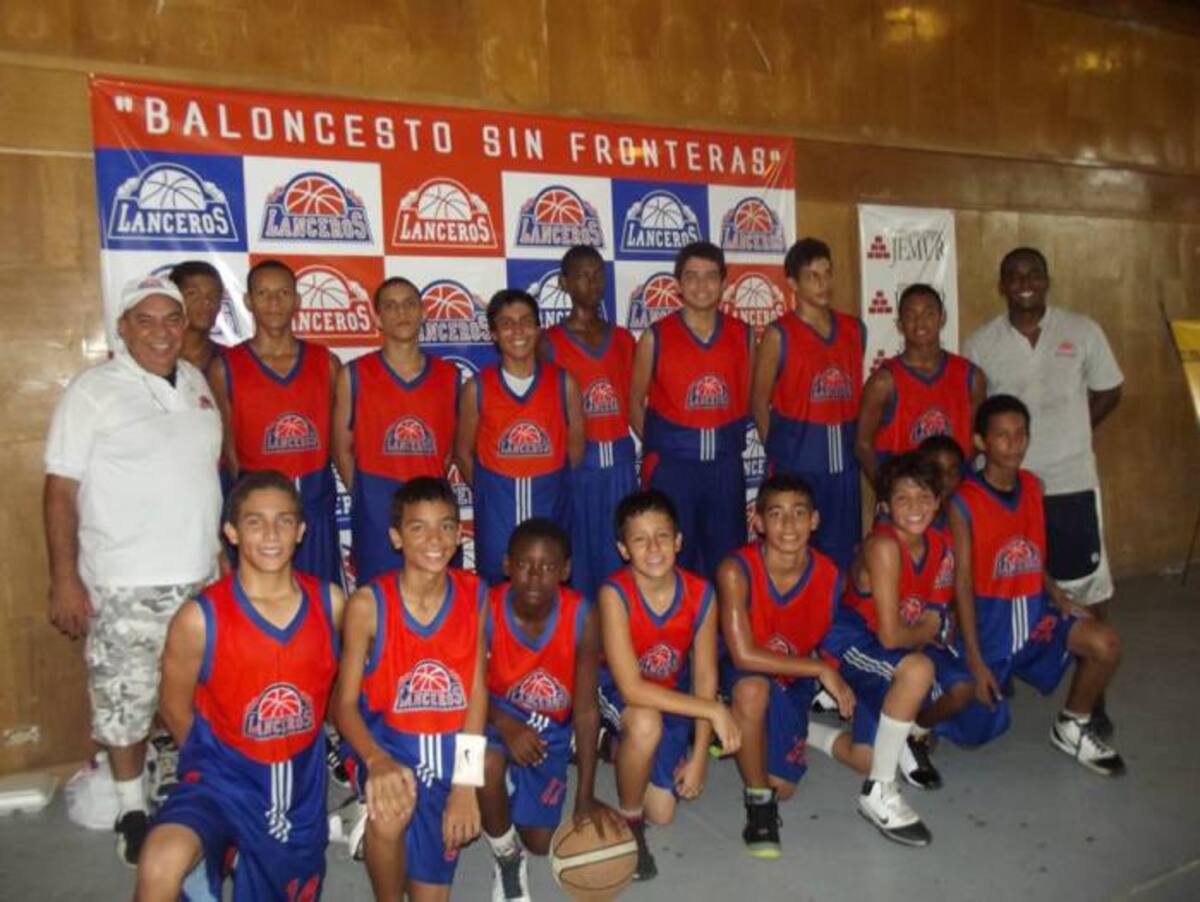 Equipo del Club Lanceros categoría sub 15 masculino obtuvo el título en la III Copa de Verano de Baloncesto tras vencer en la final a Tiburones de Barranquilla. Cortesía
