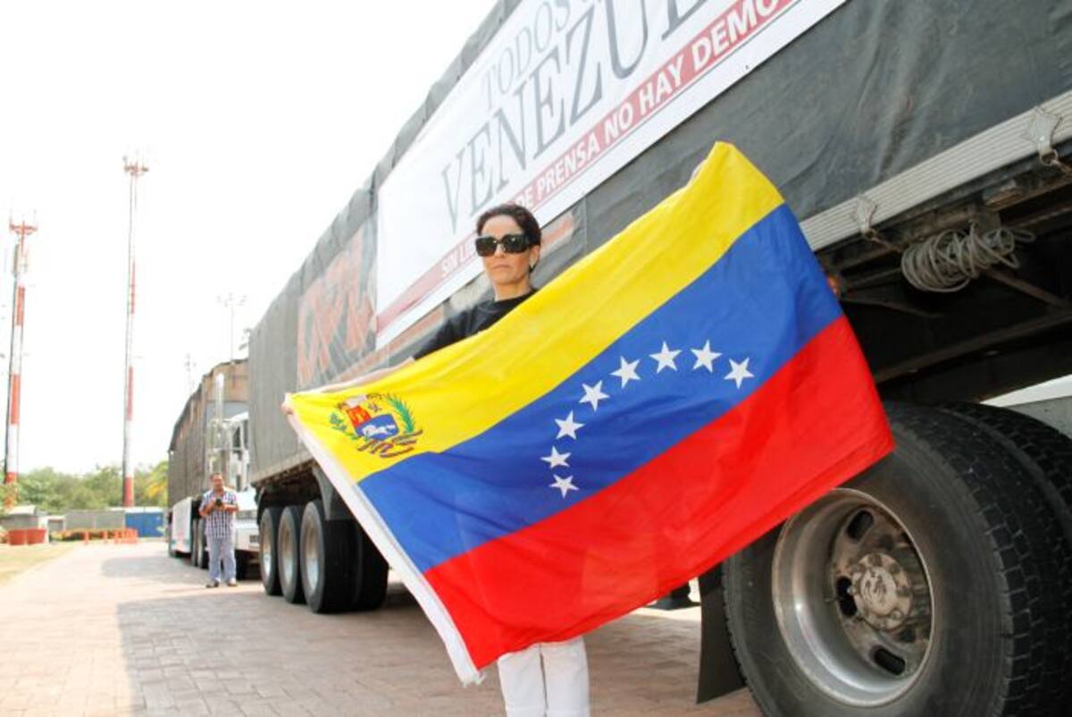 Las tractomulas partieron del Centro de Convenciones Las Américas. Allí llegó la venezolana Carolina Kaufmann a dar apoyo a los colombianos líderes de la campaña. Aroldo Mestre
