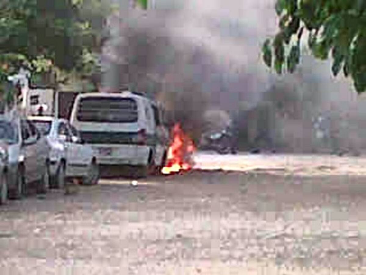 Queman patrulla de la Policía en San Juan. CORTESÍA