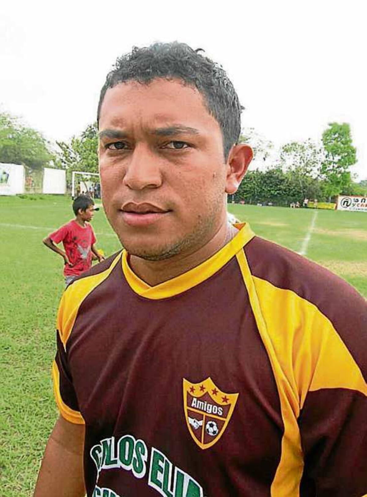 Rodrigo Arcia, del equipo Amigos de Excolonia goleador del evento de fútbol.