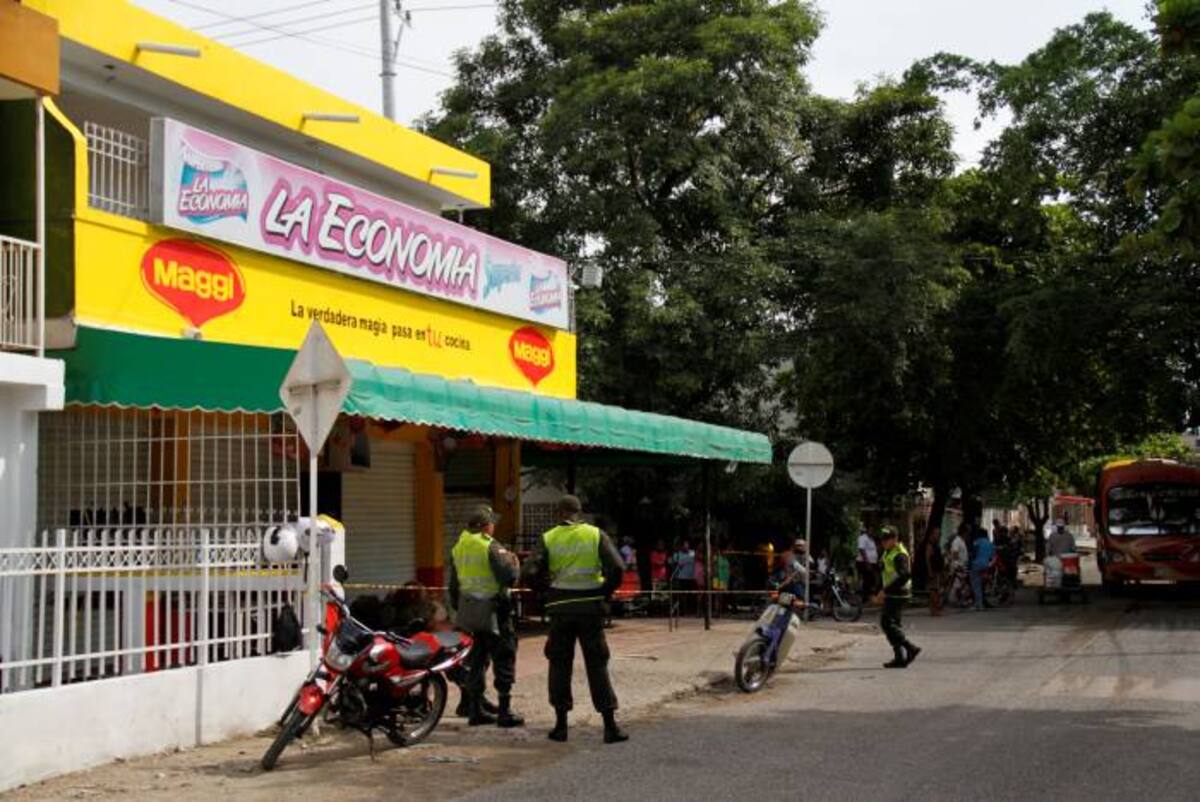 En esta tienda, ubicada en la calle principal del barrio El Carmelo se presentó el hecho de sangre que dejó dos personas heridas.