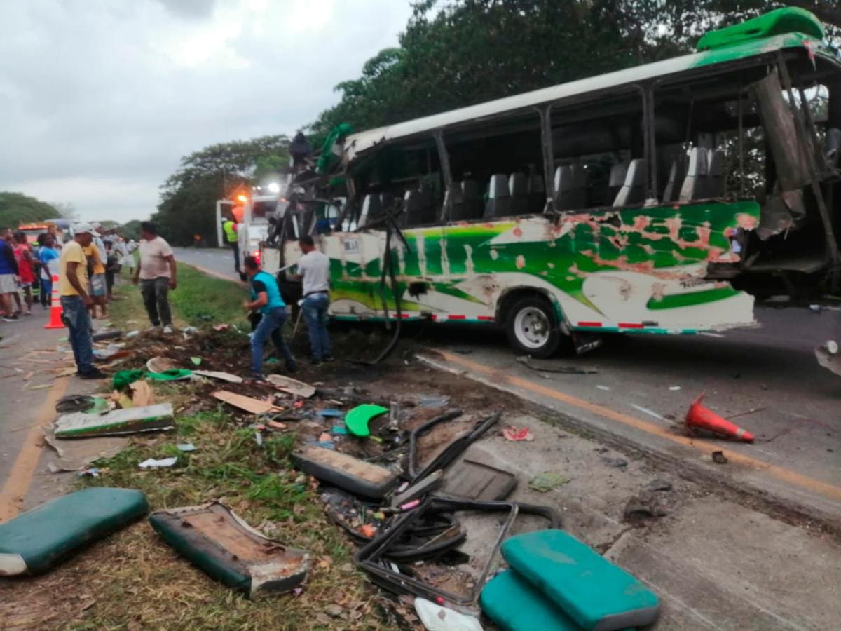 El siniestro ocurrió en la entrada de Paiva, más allá de Santa Rosa, en el kilómetro 2 sentido Cartagena - Barranquilla. //Óscar Díaz Acosta - El Universal