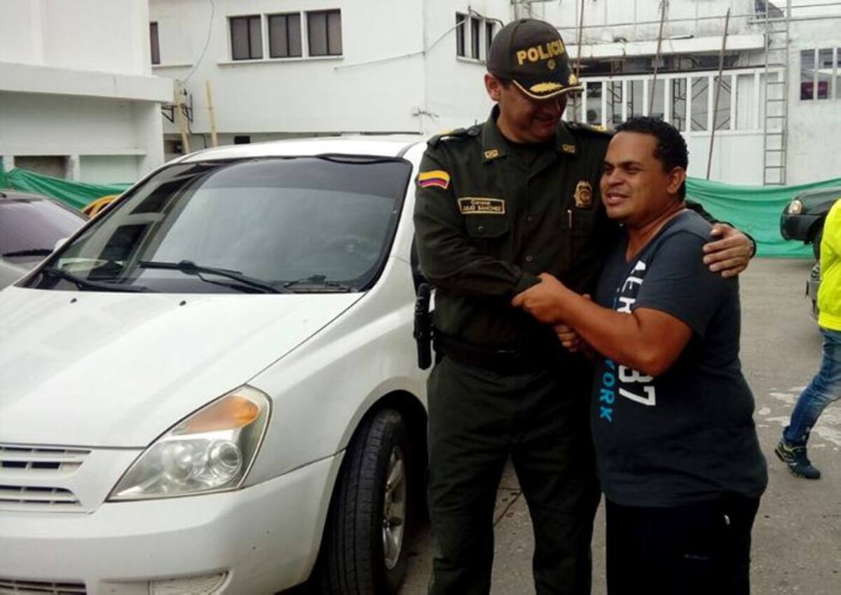 El automotor de placas SQI 425, fue recuperado y entregado a su dueño por las autoridades. cortesia