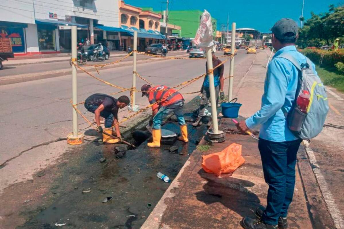 ¡Gran noticia! Instalan rejilla en hueco en que cayó motociclista