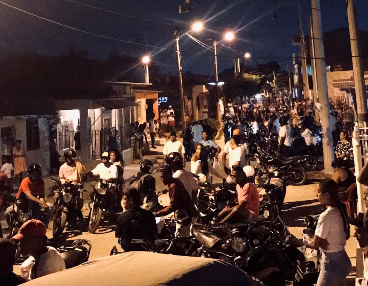 Amigos y colegas de ‘Guido Bóxer’ le rinden homenaje en su barrio.