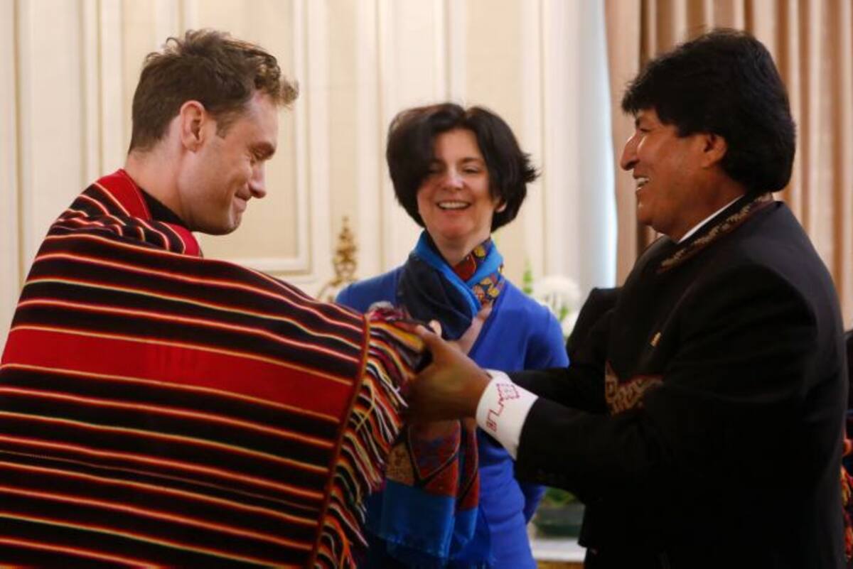 El presidente Evo Morales y Jude Law en Bolivia. AP Juan Karita