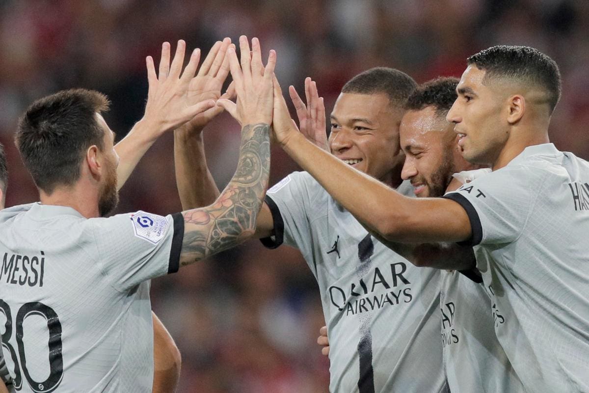 Messi, Neymar y Mbappé teledirigen el tercer paseo del PSG