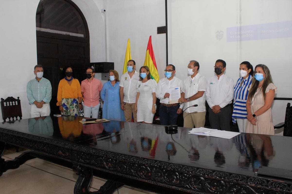 En la sede de la Alcaldía se firmó el acuerdo de voluntades que busca la recuperación del canal del Dique. //Julio Castaño - El Universal