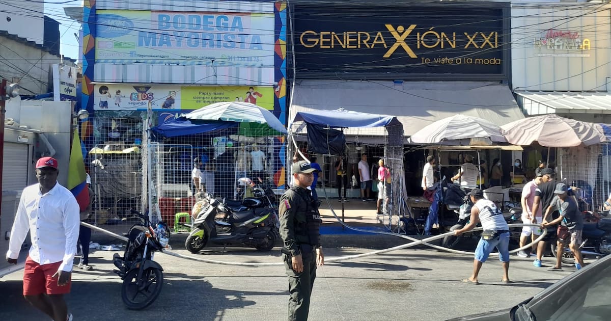 Bomberos controlaron fuerte incendio en el Mercado de Bazurto: 4 locales afectados