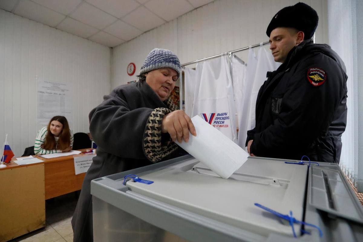 Elecciones en Rusia: opositores de Putin acuden al mediodía a las urnas