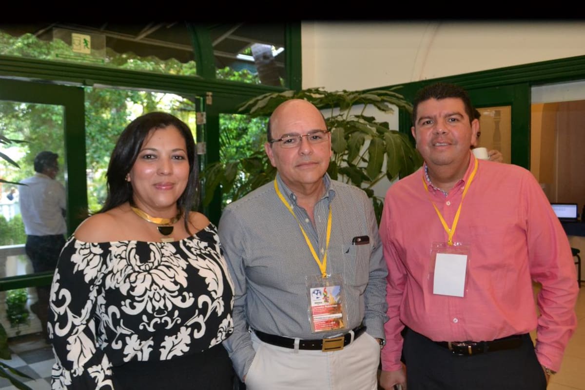 Dora Pizarro, Hernando Bustamante y Edwin Valencia.