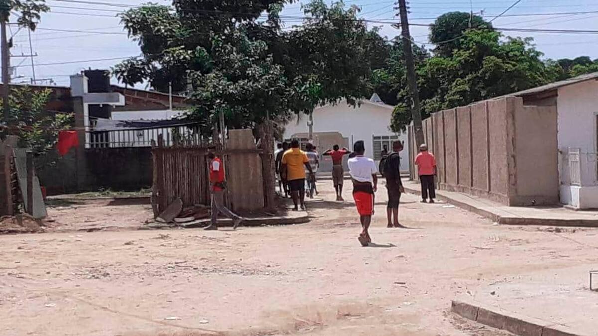 La comunidad se enfrentó la Policía.