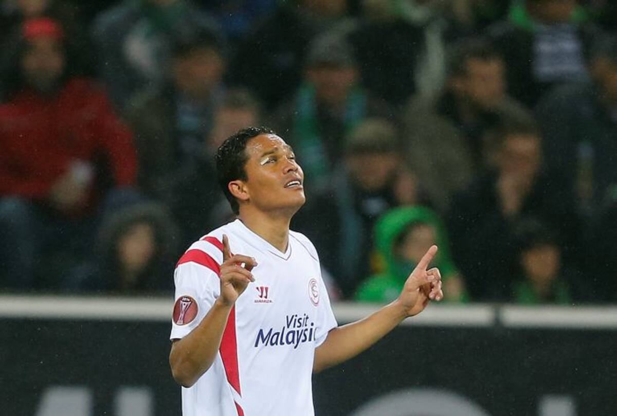 Carlos Bacca, futbolista colombiano en el Sevilla. AP Frank Augstein