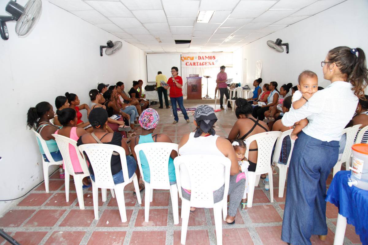 Charla de empoderamiento a mujeres en el barrio san francisco.