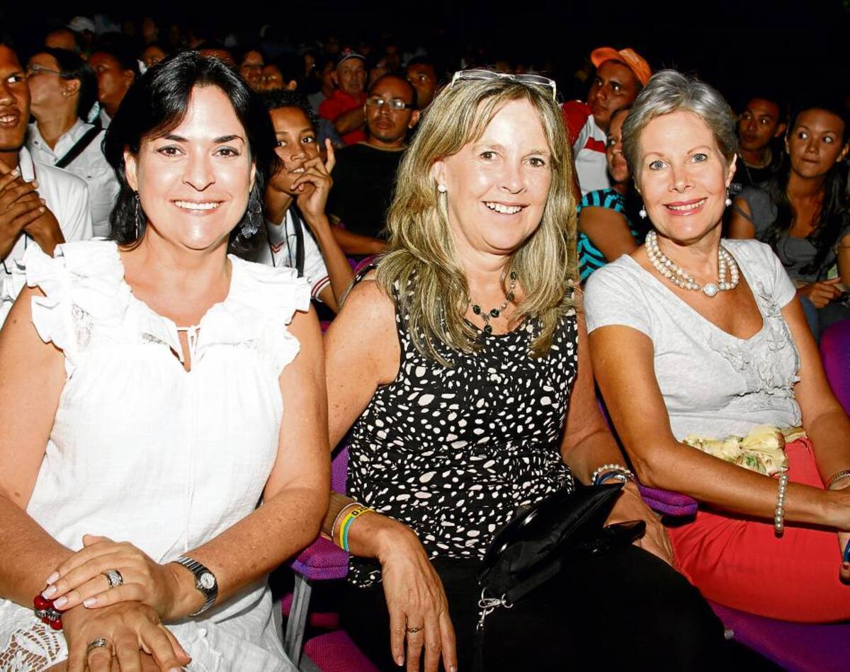 Martha Luz Moreno de Bozzi, María Claudia De Zubiría y Ana Luisa De Zubiría.