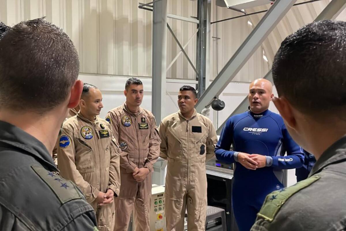 Pilotos de Armada y Fuerza Aérea se entrenan en supervivencia