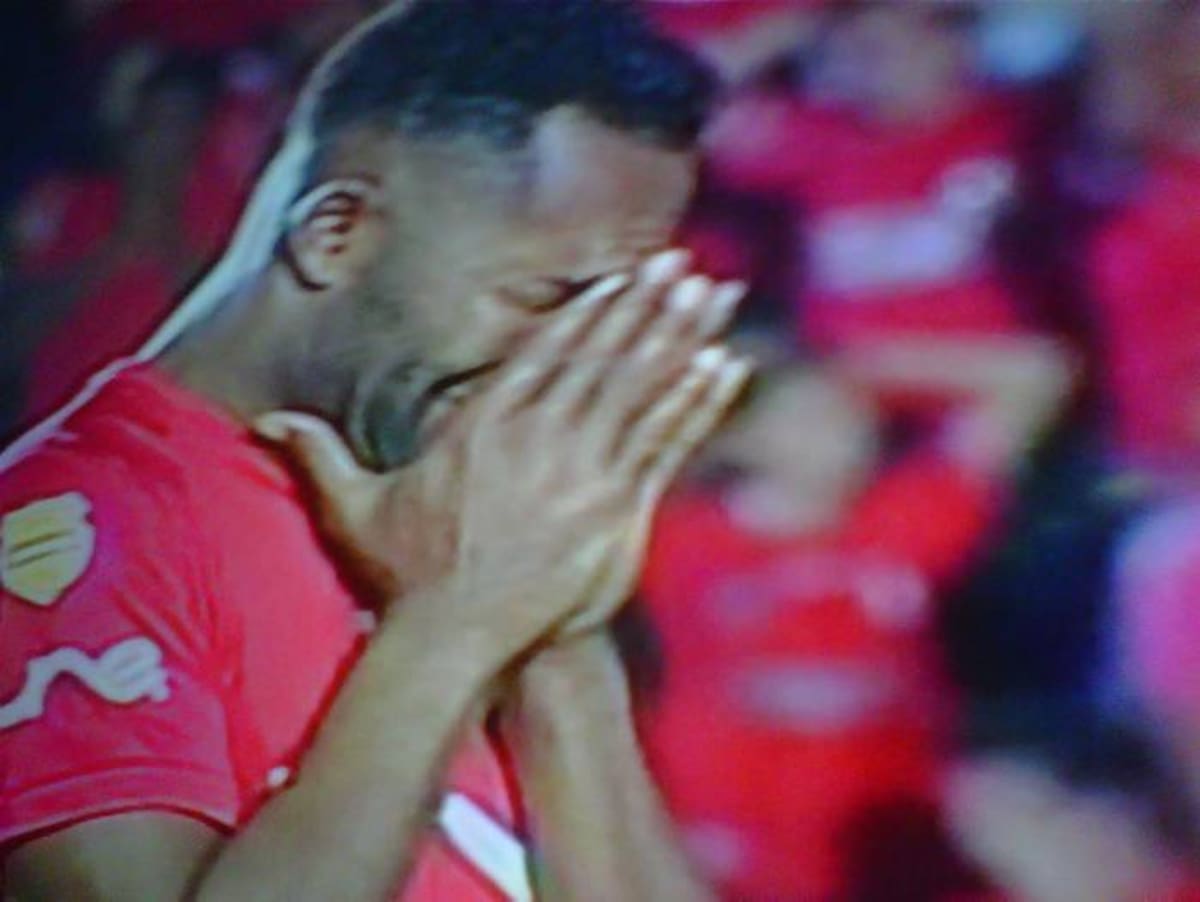 Jairo Castillo no puede contener las lágrimas. América es el nuevo inquilino de la Primera B.