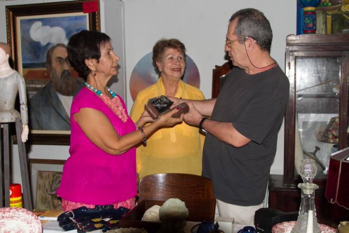 María del Socorro Pinzón, Cecilia Pinzón y Miguel Peláez. MARUJA PARRA-EL UNIVERSAL