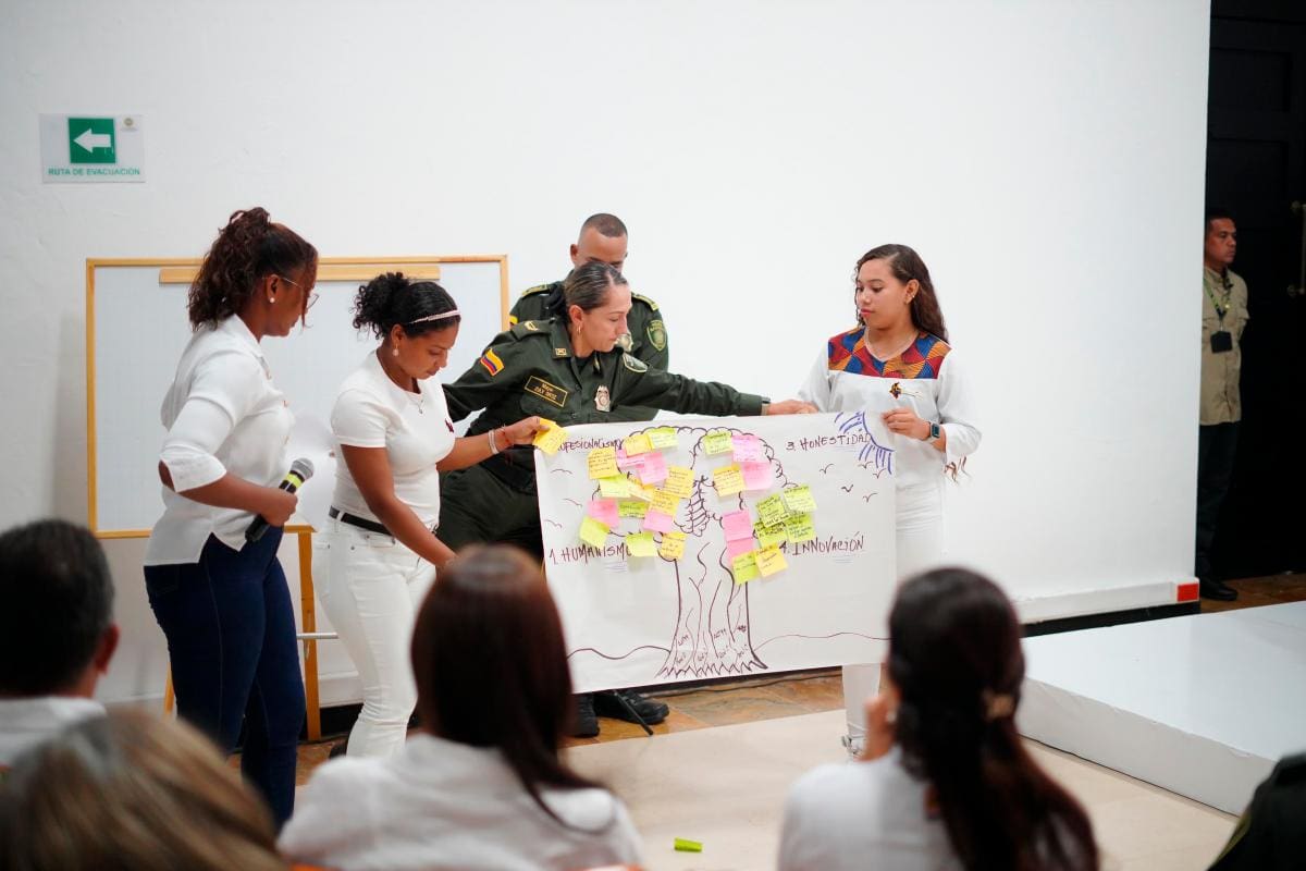 Así fue el encuentro entre jóvenes y policías que se realizó en Cartagena