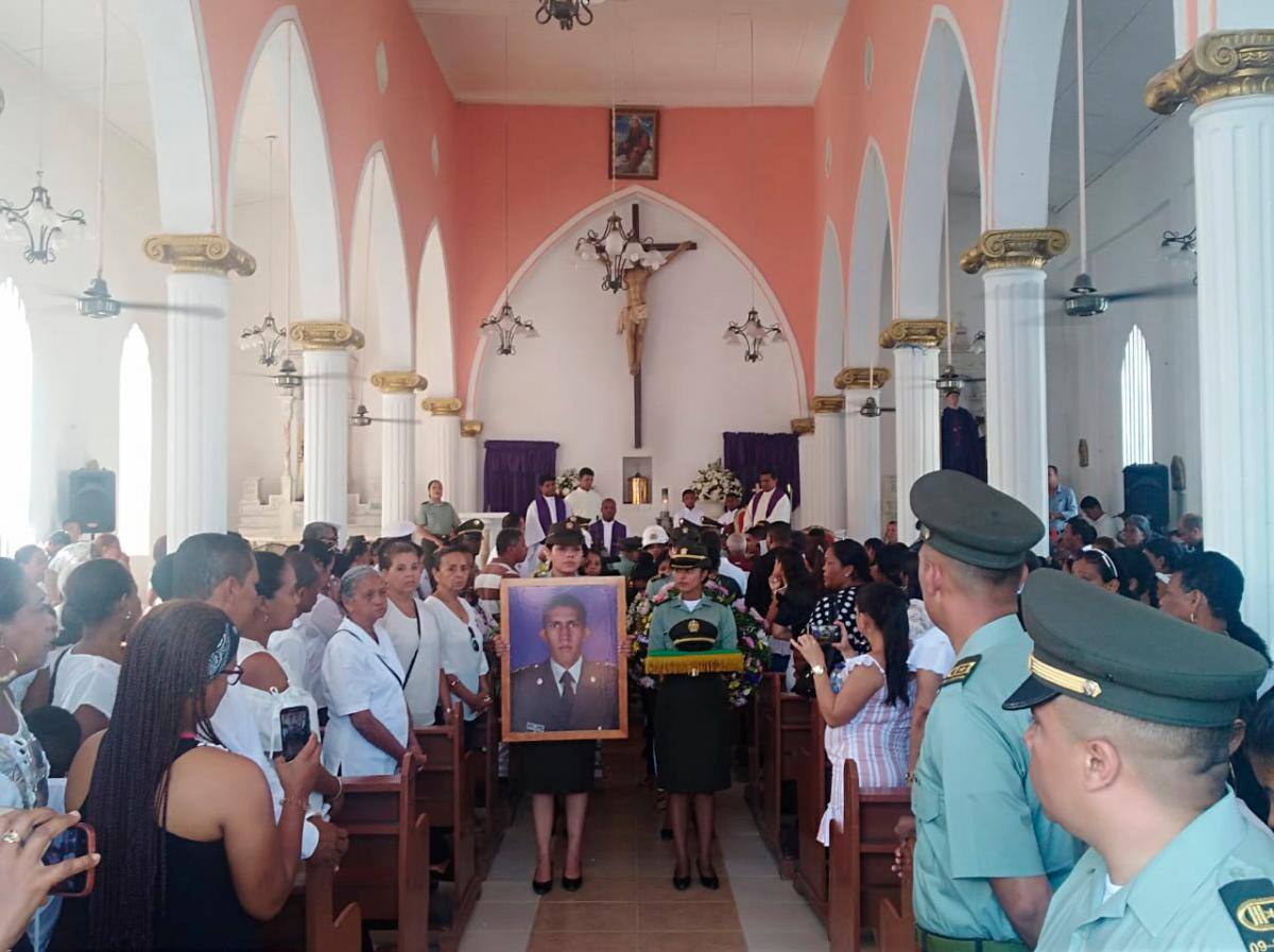 La comunidad se volcó a acompañar al cadete a su última morada.