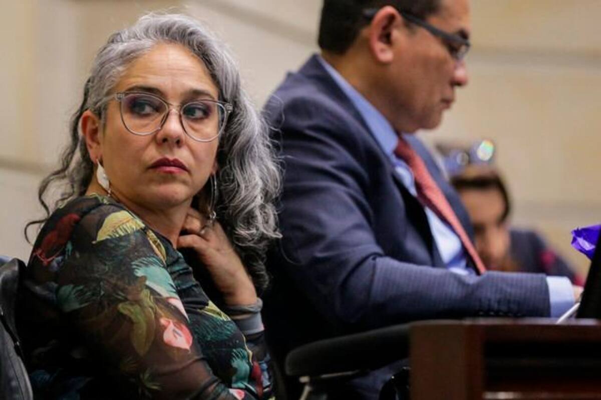María José Pizarro y 49 congresistas más convocan a sesionar en Semana Santa