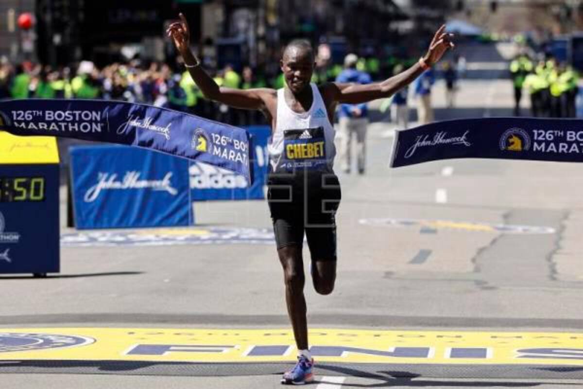 Chebet y Jepchirchir firman doblete keniano en el Maratón de Boston