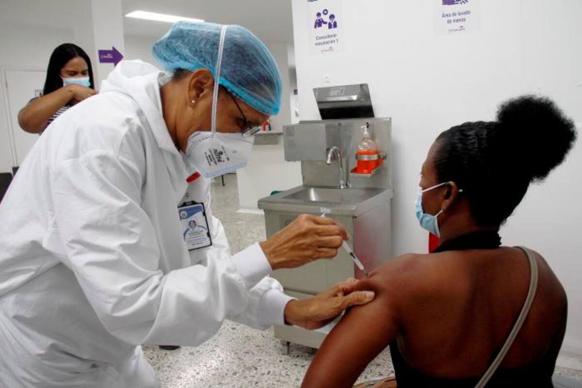 Ante escasez de primeras dosis, Cartagena espera vacunas de Moderna