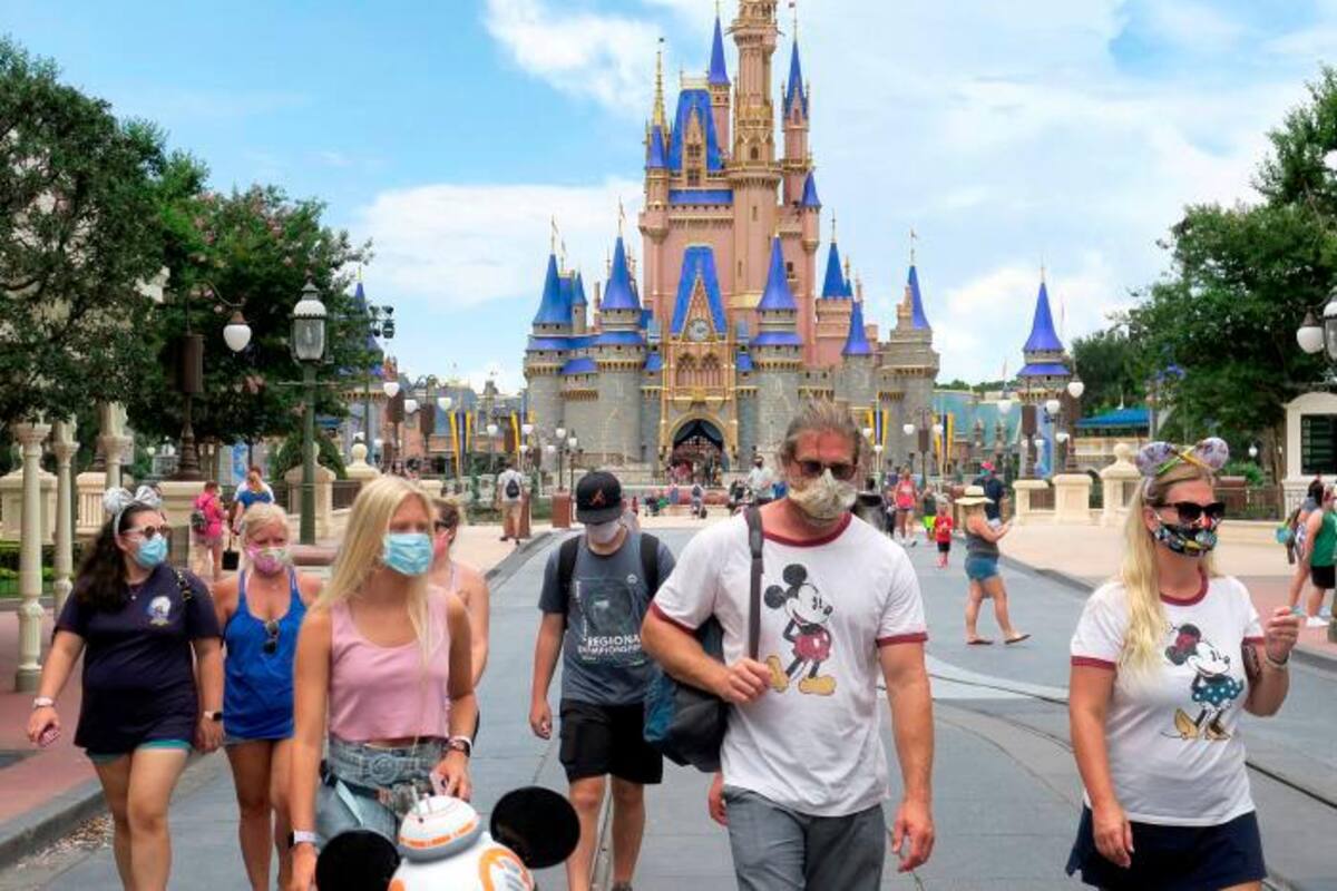 Mickey Mouse abre su casa en Florida a pesar de la amenaza de la COVID-19