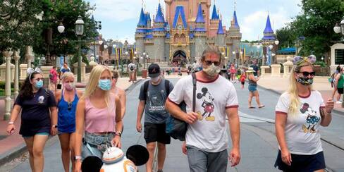 Mickey Mouse abre su casa en Florida a pesar de la amenaza de la COVID-19
