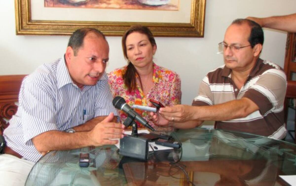 Los representantes a la Cámara Elías Raad y Sandra Villadiego expresaron su apoyo a la aspiración a la Alcaldía de Miguel Raad Hernández. ELÍAS BARRIOS TOUS