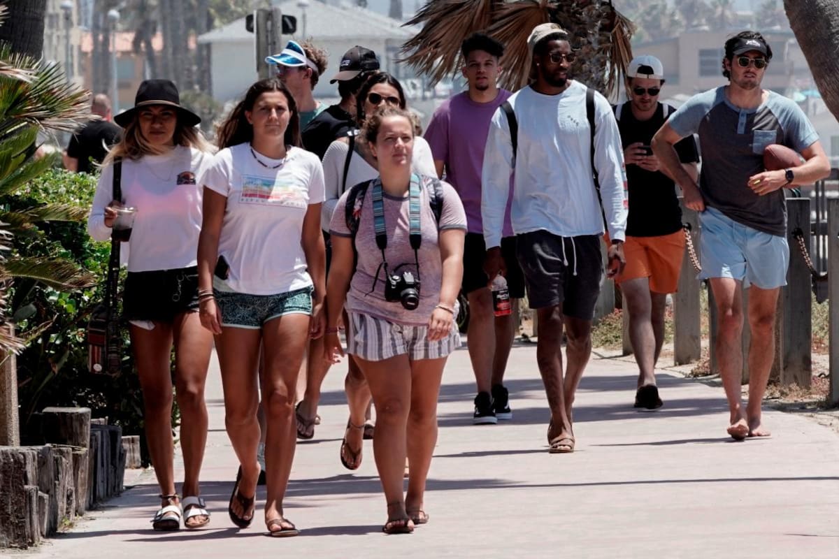 Miami impone las mascarillas de nuevo ante “alarmante” repunte en Florida