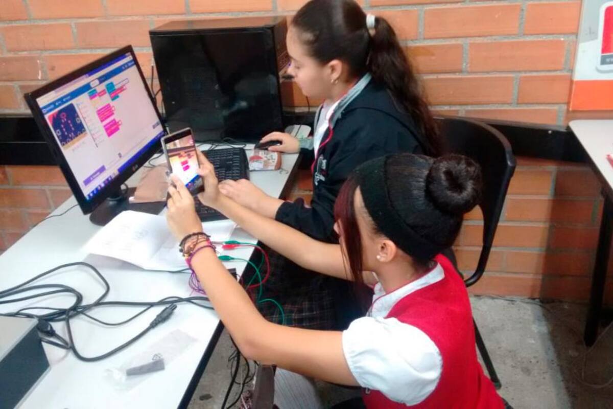 Colegios públicos gestionarán el lenguaje tecnológico del futuro
