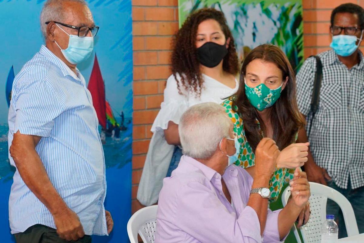 Ministra de las TIC firma pacto digital en Sucre