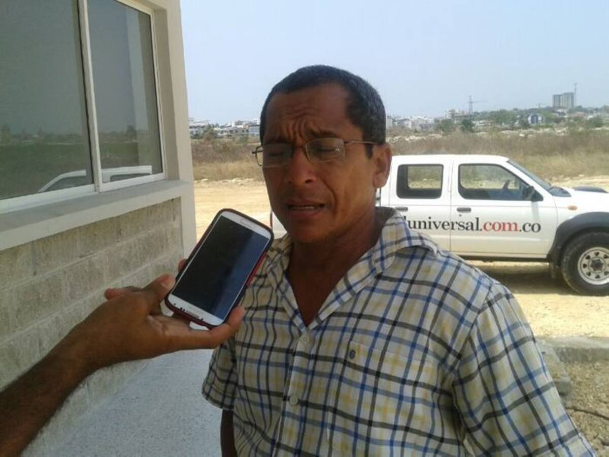 Celso Poveda, miembro de la asociación de padres de familia. EL UNIVERSAL
