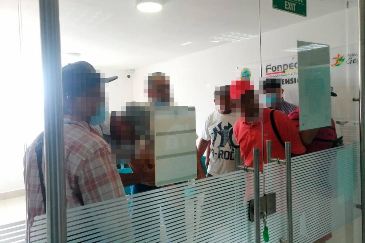 Pensionados se meten a oficina y habrían agredido a funcionarios del Distrito